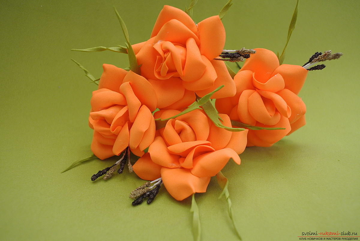 Мастер-класс изготовления украшения своими руками - брошь-заколка с розами из фоамирана.. Фото №32
